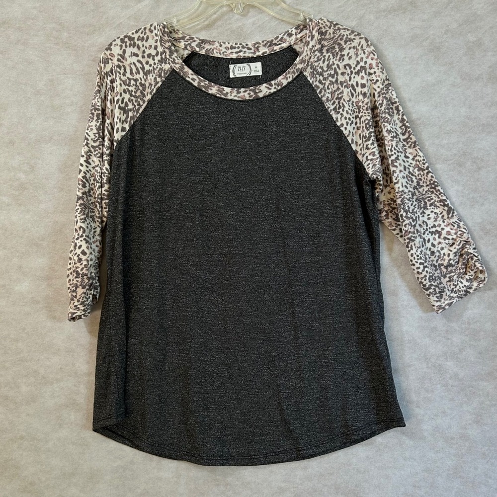 Maurices 24/7 Womens Medium Charcoal Grey Leopard Print Raglan 3/4 Sleeve Top